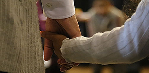Hand_holding_CDS.jpg